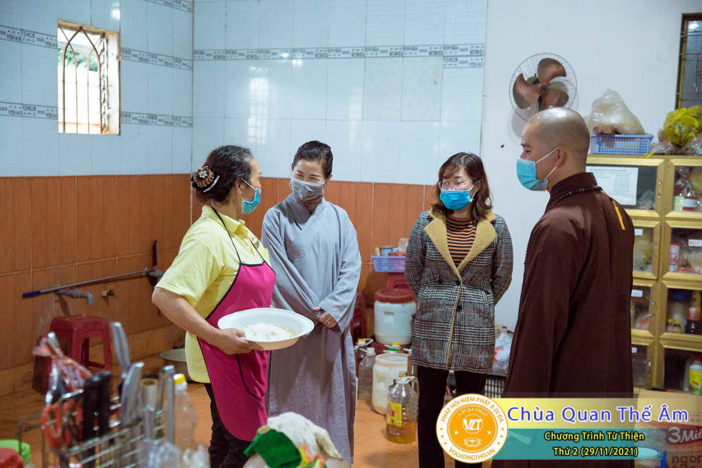 Hỗ trợ bếp ăn từ thiện cho các bệnh nhân trong mùa dịch tại huyện Đức Trọng