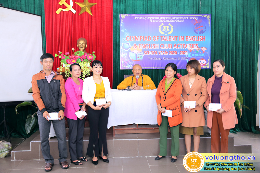 chuong-trinh-phat-qua-cho-cac-hoc-sinh-va-phat-tinh-tai-cho-cac-giao-vien-bi-anh-huong-thien-tai-lu-lut-ngay-12-11-2020-chua-quan-the-am-duc-trong-lam-dong-21.jpg