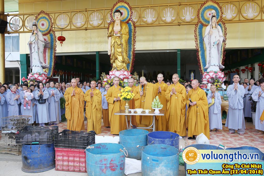 cong-tu-chu-nhat-ngay-22-4-2018-chua-quan-the-am-duc-trong-lam-dong-24.jpg