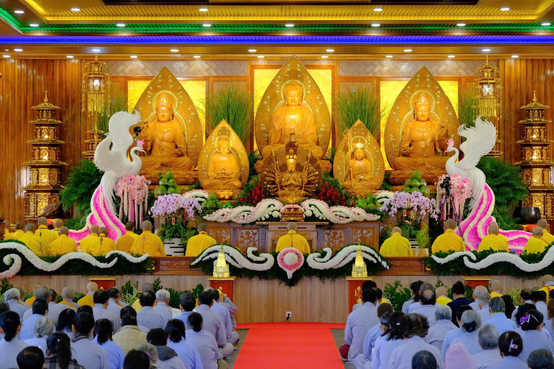 cong-tu-le-tat-nien-ki-niem-25-nam-thanh-lap-chua-quan-the-am-nam-2024-20-12-giap-thin-al-chua-quan-the-am-duc-trong-lam-dong-14.jpg