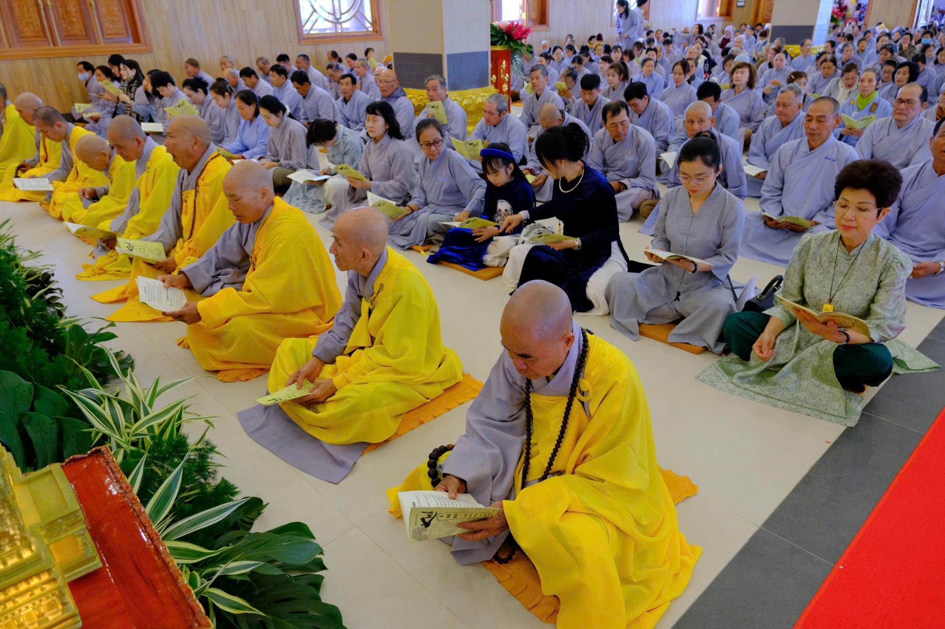 cong-tu-le-tat-nien-ki-niem-25-nam-thanh-lap-chua-quan-the-am-nam-2024-20-12-giap-thin-al-chua-quan-the-am-duc-trong-lam-dong-25.jpg