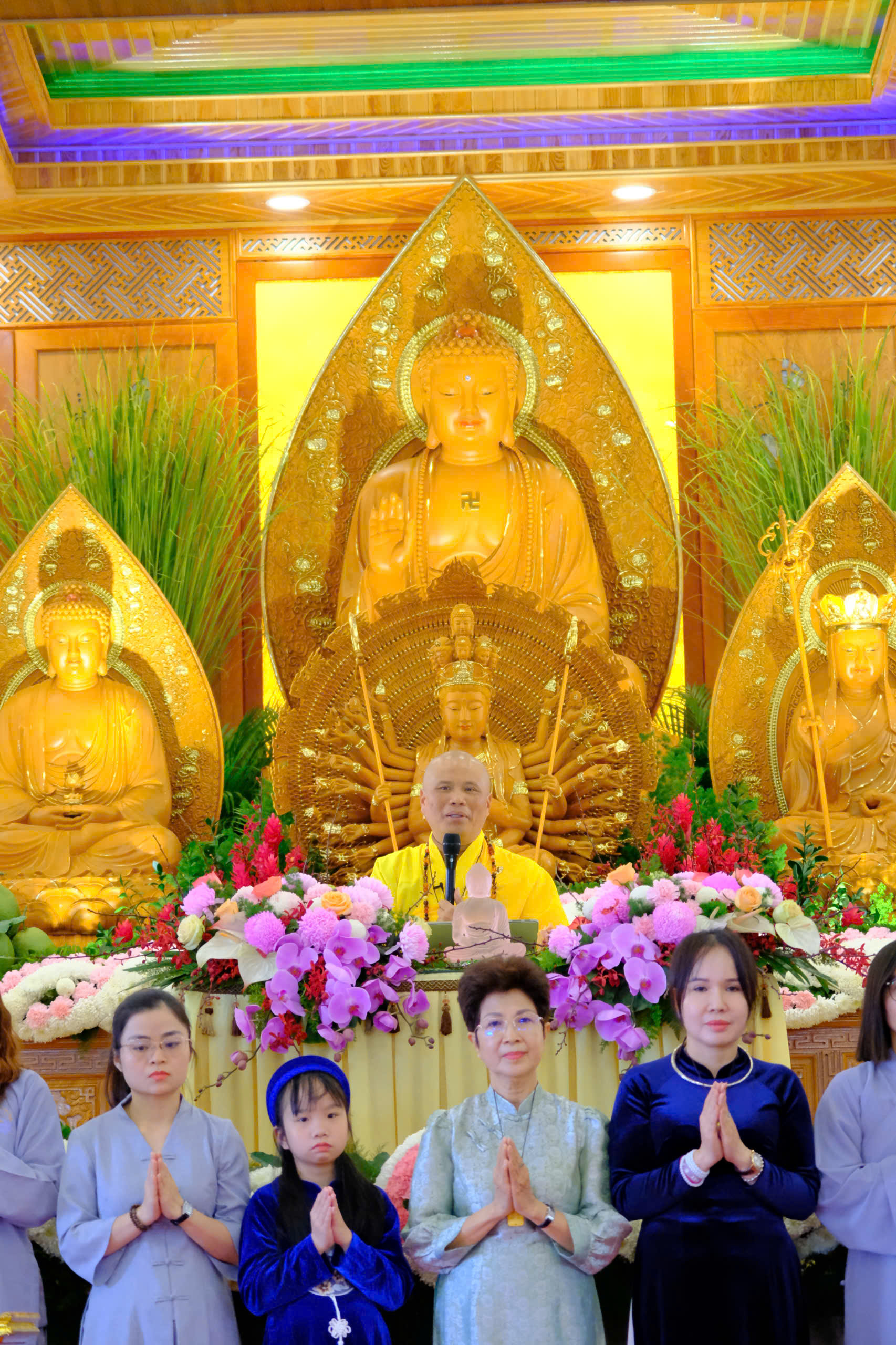 cung-duong-trai-tang-le-tat-nien-2024-chua-quan-the-am-ngay-20-12-giap-thin-al-chua-quan-the-am-duc-trong-lam-dong-11.jpg