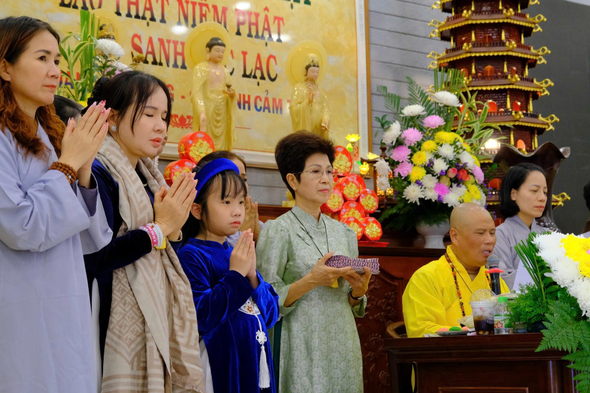 cung-duong-trai-tang-le-tat-nien-2024-chua-quan-the-am-ngay-20-12-giap-thin-al-chua-quan-the-am-duc-trong-lam-dong-12.jpg