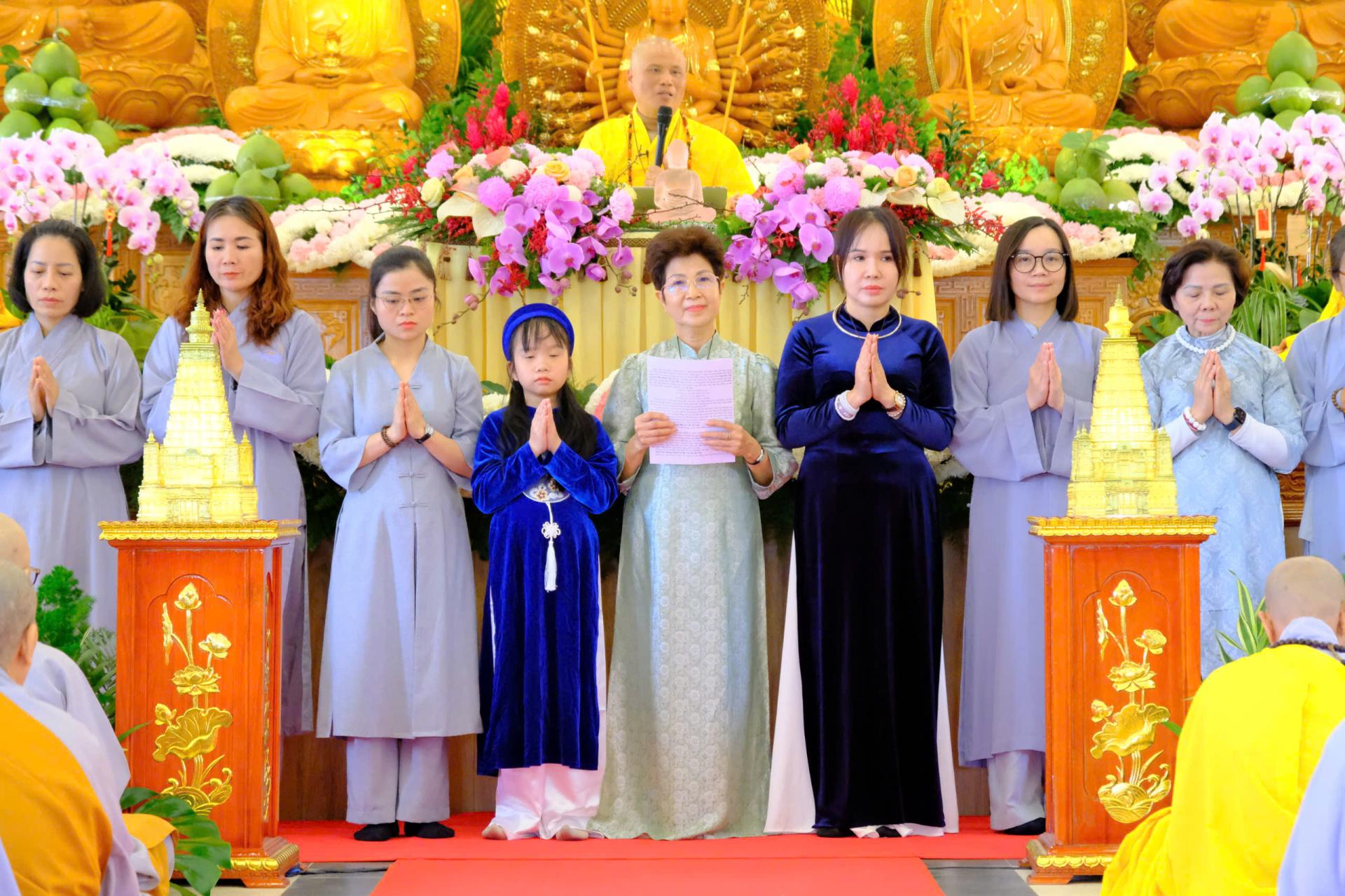cung-duong-trai-tang-le-tat-nien-2024-chua-quan-the-am-ngay-20-12-giap-thin-al-chua-quan-the-am-duc-trong-lam-dong-16.jpg