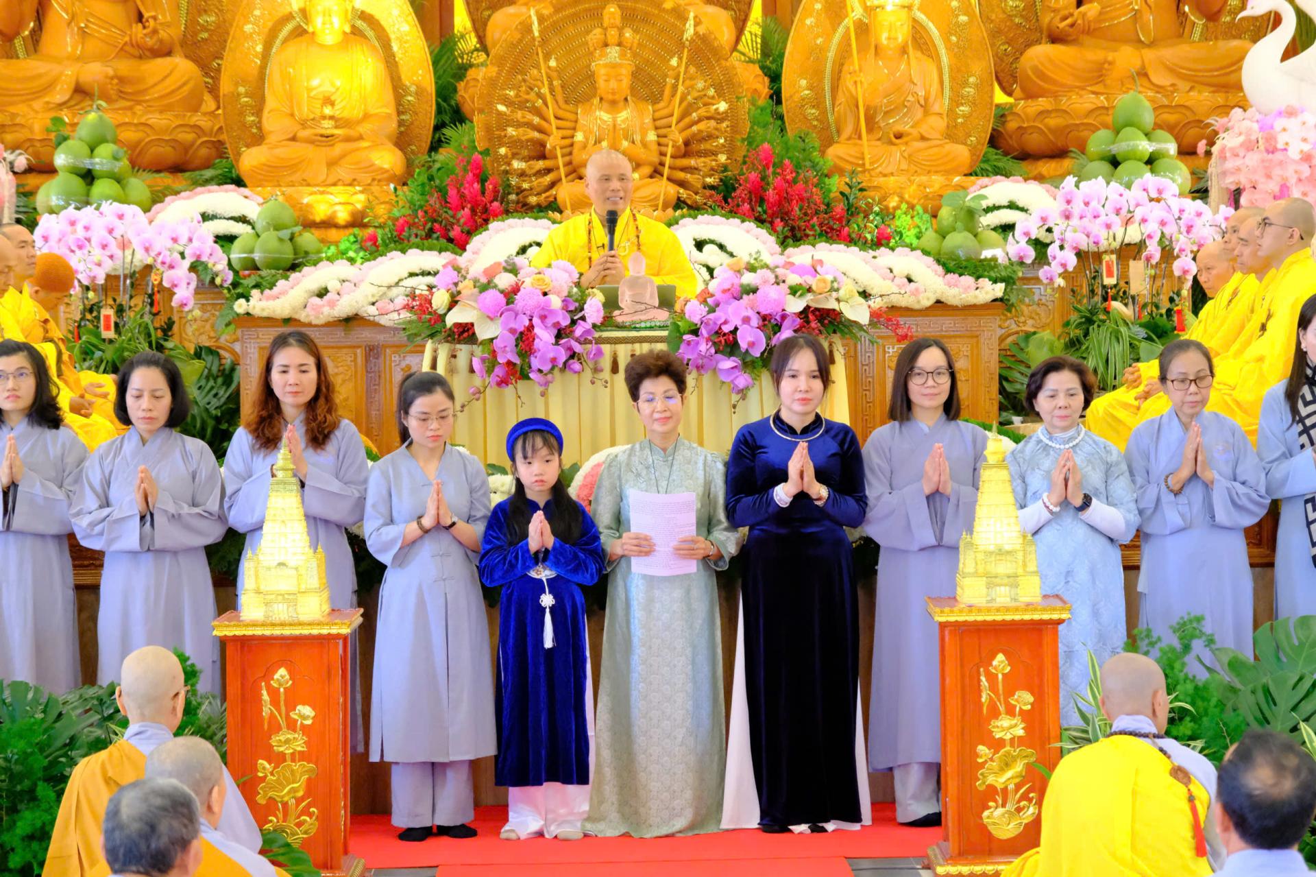 cung-duong-trai-tang-le-tat-nien-2024-chua-quan-the-am-ngay-20-12-giap-thin-al-chua-quan-the-am-duc-trong-lam-dong-18.jpg