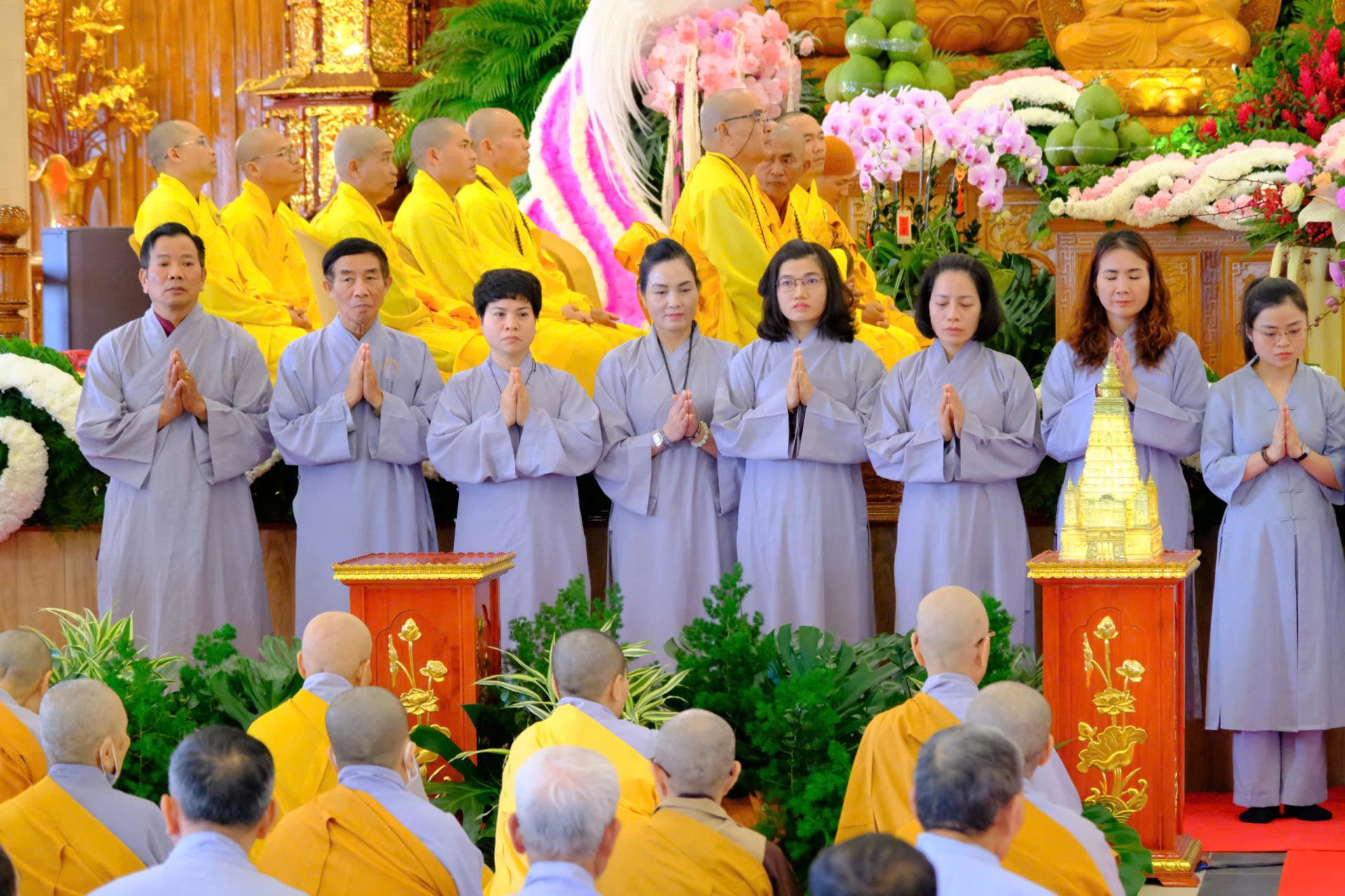 cung-duong-trai-tang-le-tat-nien-2024-chua-quan-the-am-ngay-20-12-giap-thin-al-chua-quan-the-am-duc-trong-lam-dong-21.jpg