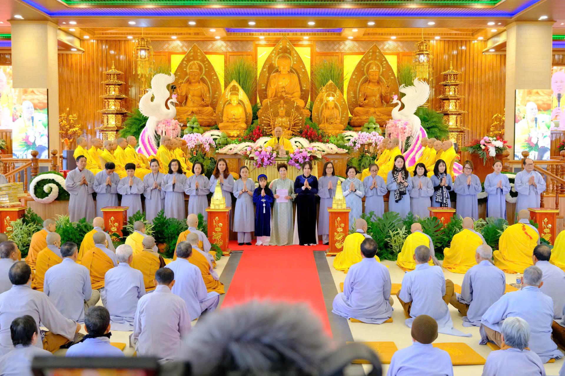 cung-duong-trai-tang-le-tat-nien-2024-chua-quan-the-am-ngay-20-12-giap-thin-al-chua-quan-the-am-duc-trong-lam-dong-29.jpg