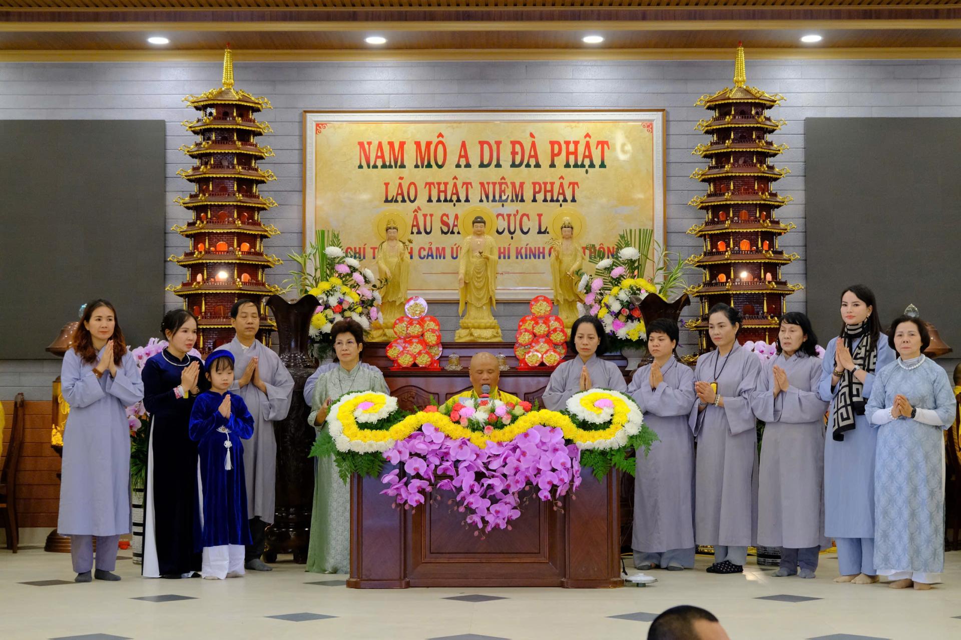 cung-duong-trai-tang-le-tat-nien-2024-chua-quan-the-am-ngay-20-12-giap-thin-al-chua-quan-the-am-duc-trong-lam-dong-3.jpg