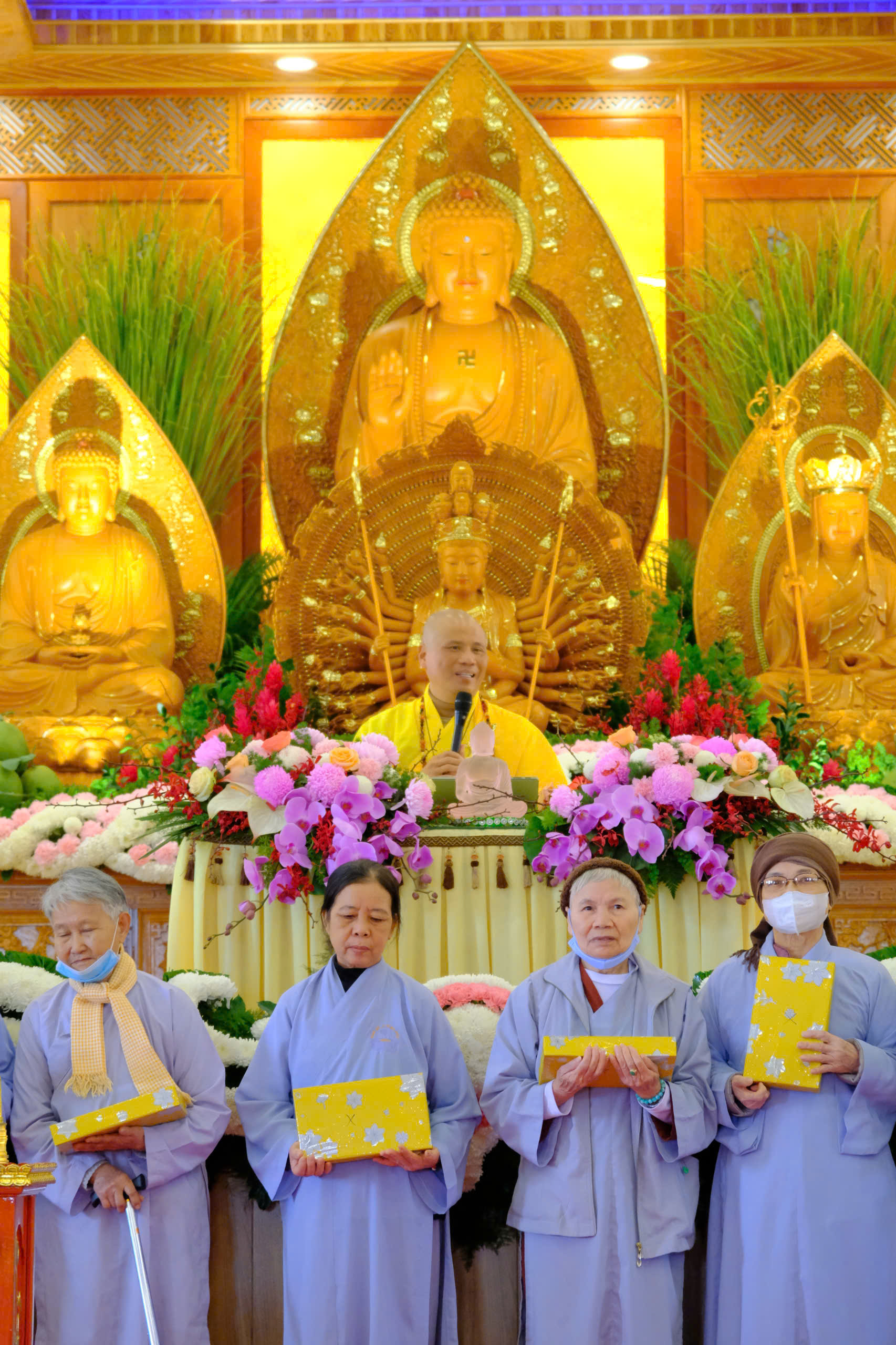 cung-duong-trai-tang-le-tat-nien-2024-chua-quan-the-am-ngay-20-12-giap-thin-al-chua-quan-the-am-duc-trong-lam-dong-9.jpg