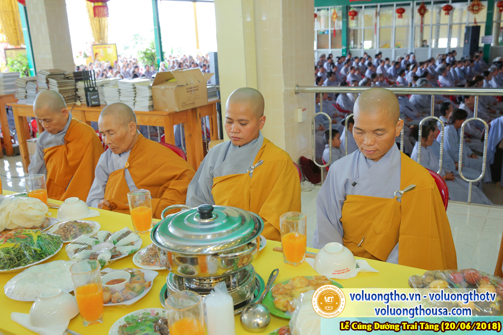 cung-duong-trai-tang-tai-chua-quan-the-am-ngay-20-6-2018-chua-quan-the-am-duc-trong-lam-dong-10.jpg