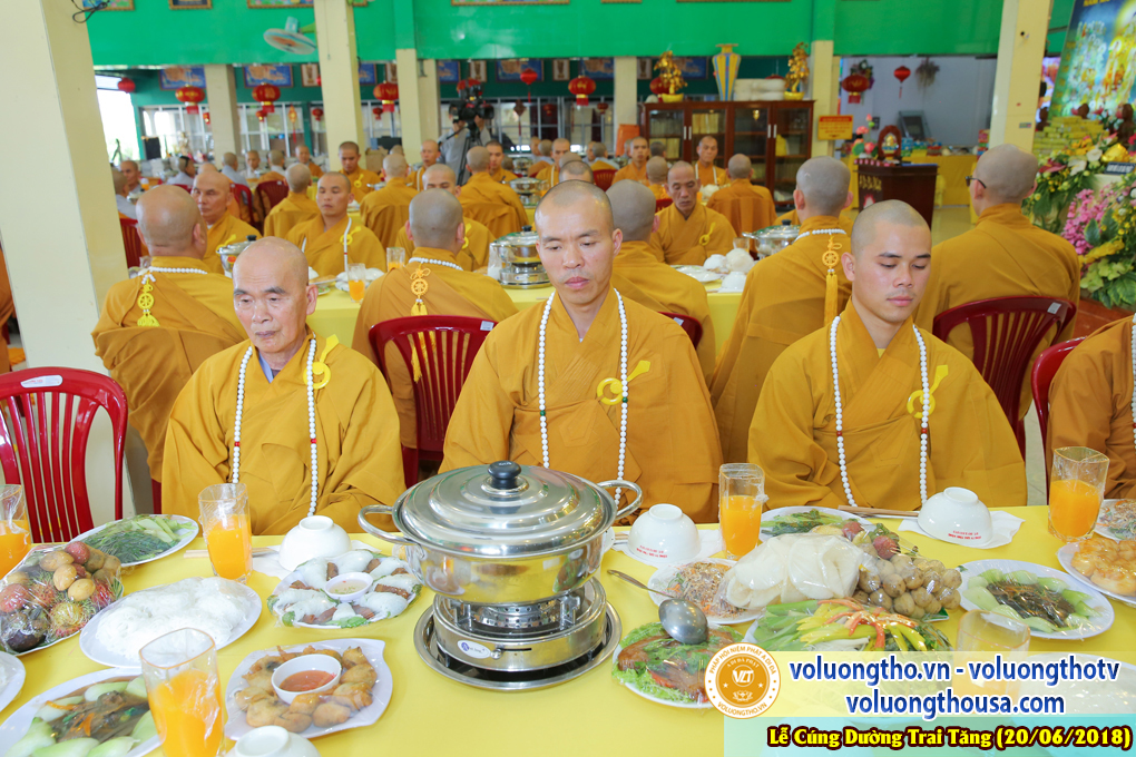 cung-duong-trai-tang-tai-chua-quan-the-am-ngay-20-6-2018-chua-quan-the-am-duc-trong-lam-dong-13.jpg