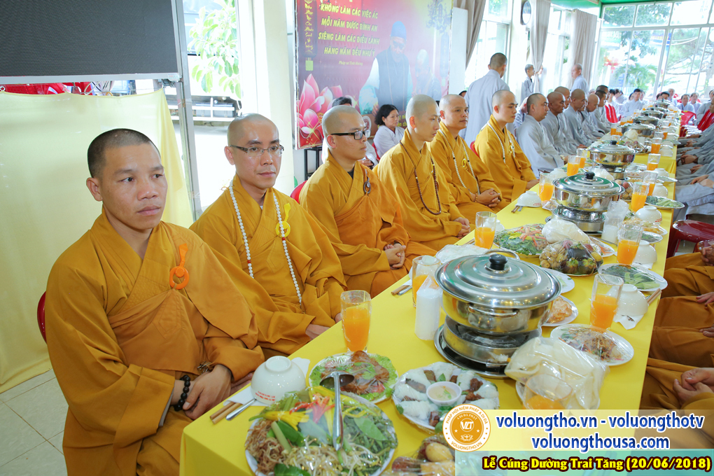 cung-duong-trai-tang-tai-chua-quan-the-am-ngay-20-6-2018-chua-quan-the-am-duc-trong-lam-dong-14.jpg