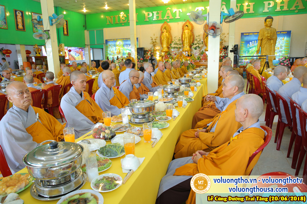 cung-duong-trai-tang-tai-chua-quan-the-am-ngay-20-6-2018-chua-quan-the-am-duc-trong-lam-dong-2.jpg
