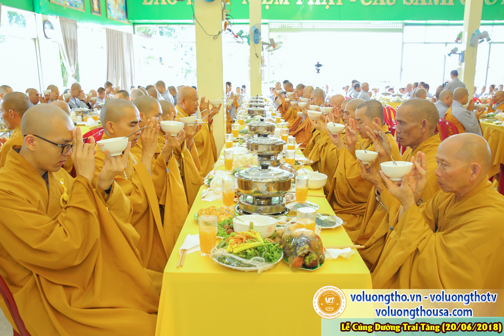cung-duong-trai-tang-tai-chua-quan-the-am-ngay-20-6-2018-chua-quan-the-am-duc-trong-lam-dong-28.jpg
