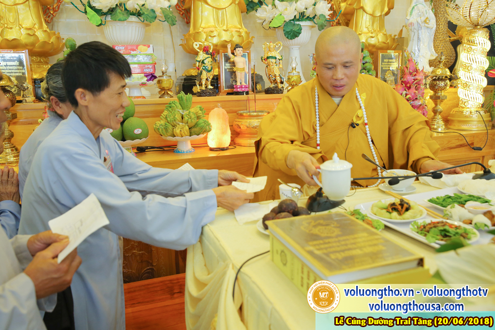 cung-duong-trai-tang-tai-chua-quan-the-am-ngay-20-6-2018-chua-quan-the-am-duc-trong-lam-dong-32.jpg