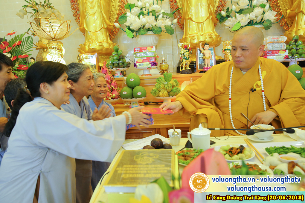 cung-duong-trai-tang-tai-chua-quan-the-am-ngay-20-6-2018-chua-quan-the-am-duc-trong-lam-dong-33.jpg