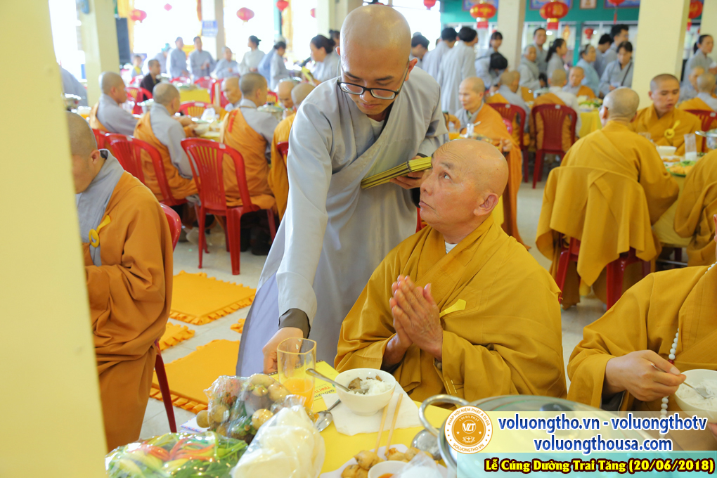 cung-duong-trai-tang-tai-chua-quan-the-am-ngay-20-6-2018-chua-quan-the-am-duc-trong-lam-dong-37.jpg