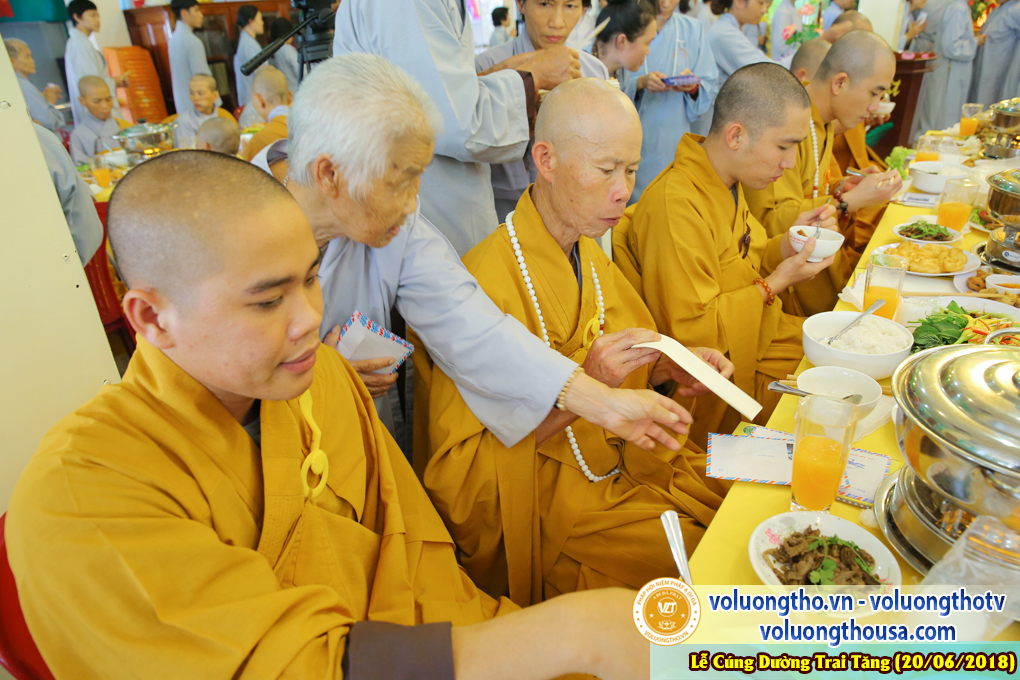 cung-duong-trai-tang-tai-chua-quan-the-am-ngay-20-6-2018-chua-quan-the-am-duc-trong-lam-dong-38.jpg