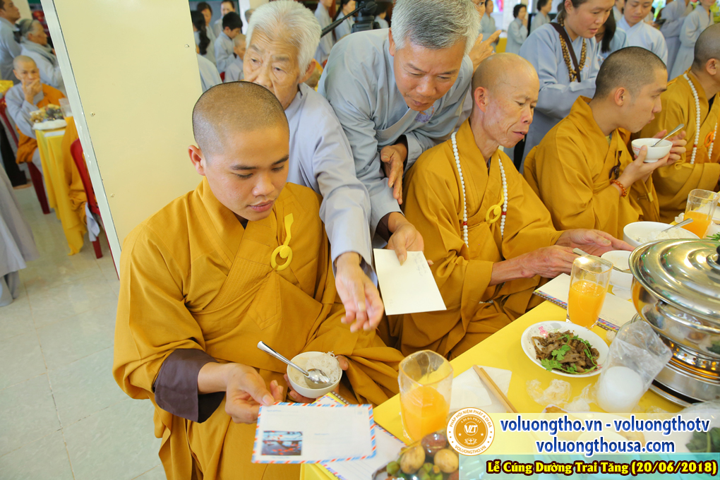 cung-duong-trai-tang-tai-chua-quan-the-am-ngay-20-6-2018-chua-quan-the-am-duc-trong-lam-dong-39.jpg