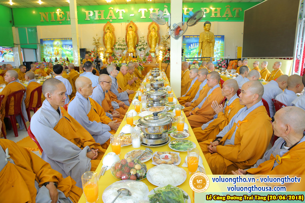 cung-duong-trai-tang-tai-chua-quan-the-am-ngay-20-6-2018-chua-quan-the-am-duc-trong-lam-dong-4.jpg