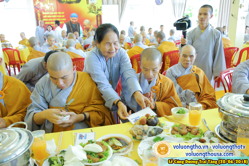 cung-duong-trai-tang-tai-chua-quan-the-am-ngay-20-6-2018-chua-quan-the-am-duc-trong-lam-dong-40.jpg