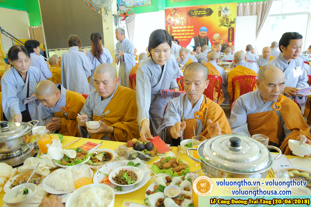 cung-duong-trai-tang-tai-chua-quan-the-am-ngay-20-6-2018-chua-quan-the-am-duc-trong-lam-dong-41.jpg