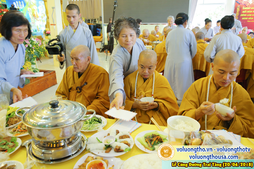 cung-duong-trai-tang-tai-chua-quan-the-am-ngay-20-6-2018-chua-quan-the-am-duc-trong-lam-dong-46.jpg