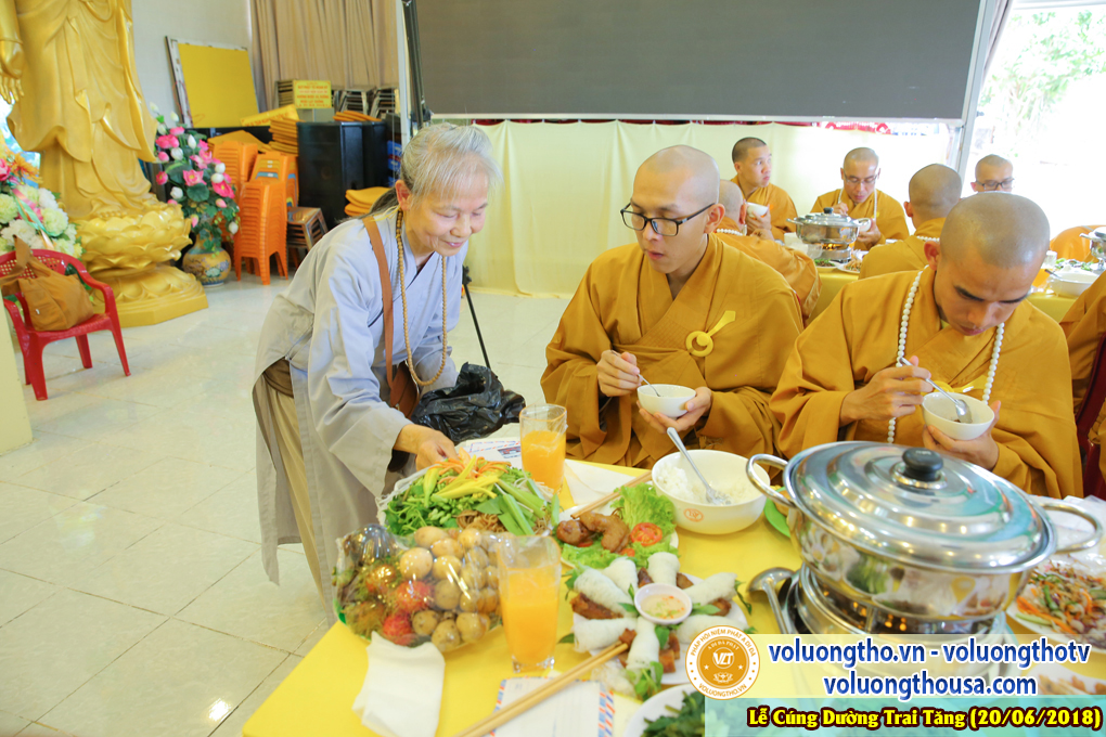 cung-duong-trai-tang-tai-chua-quan-the-am-ngay-20-6-2018-chua-quan-the-am-duc-trong-lam-dong-47.jpg