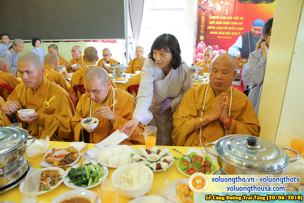 cung-duong-trai-tang-tai-chua-quan-the-am-ngay-20-6-2018-chua-quan-the-am-duc-trong-lam-dong-48.jpg