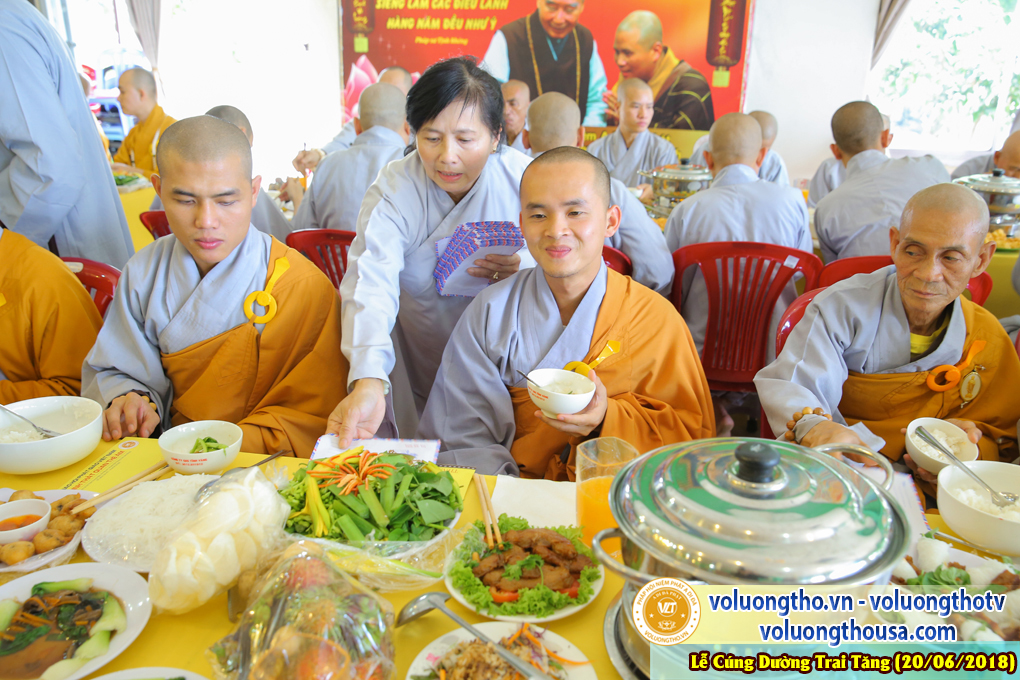 cung-duong-trai-tang-tai-chua-quan-the-am-ngay-20-6-2018-chua-quan-the-am-duc-trong-lam-dong-49.jpg