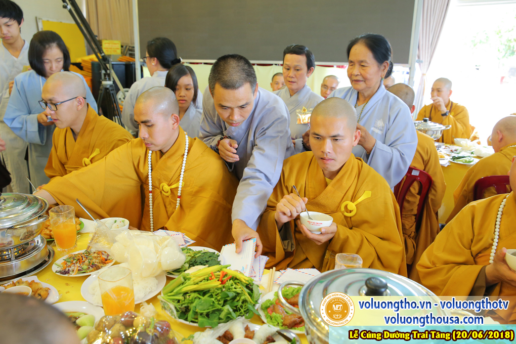 cung-duong-trai-tang-tai-chua-quan-the-am-ngay-20-6-2018-chua-quan-the-am-duc-trong-lam-dong-50.jpg