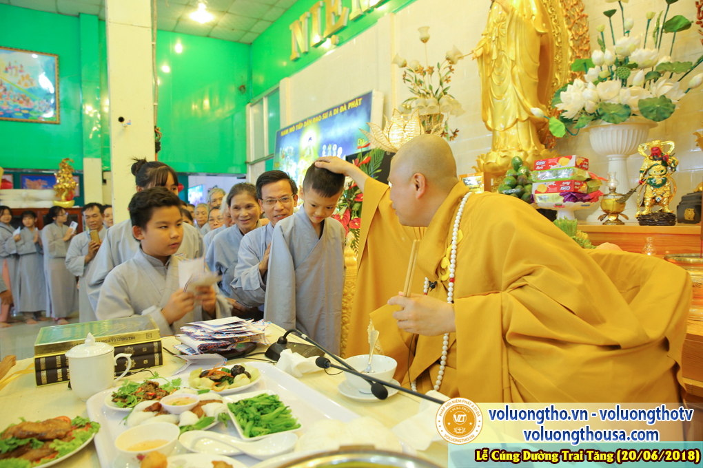 cung-duong-trai-tang-tai-chua-quan-the-am-ngay-20-6-2018-chua-quan-the-am-duc-trong-lam-dong-53.jpg