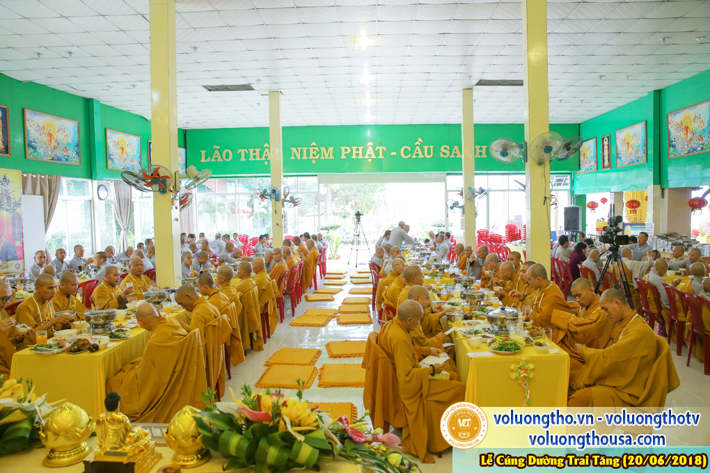 cung-duong-trai-tang-tai-chua-quan-the-am-ngay-20-6-2018-chua-quan-the-am-duc-trong-lam-dong-57.jpg