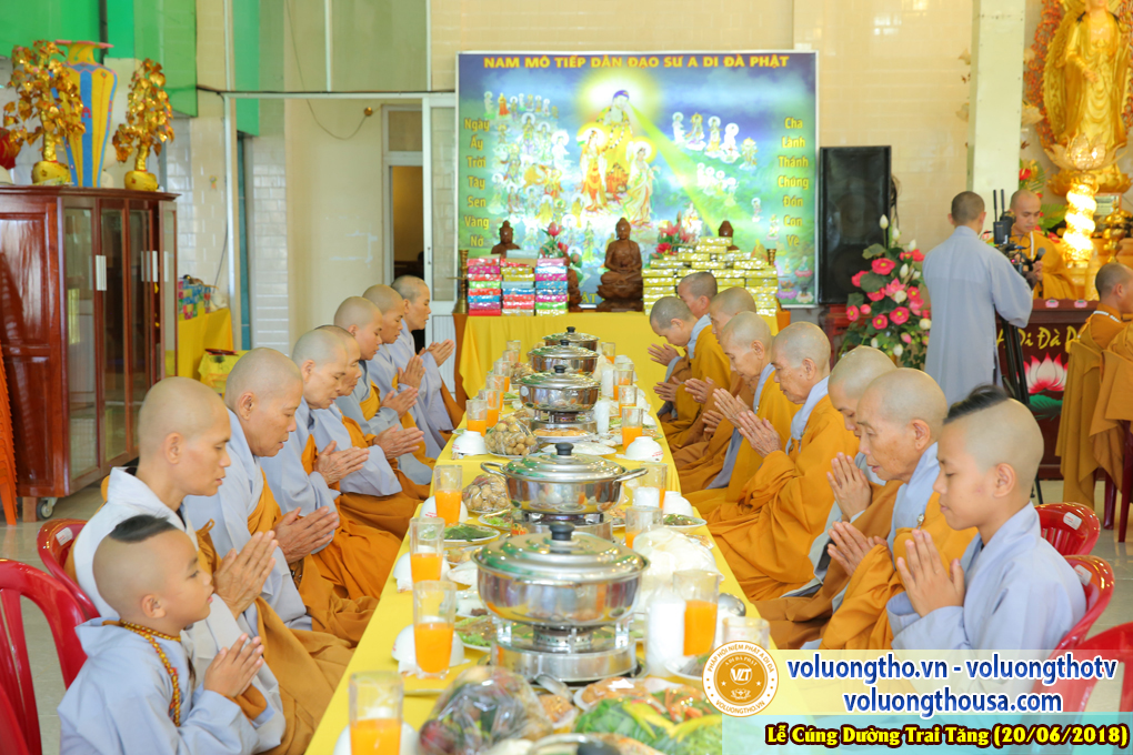 cung-duong-trai-tang-tai-chua-quan-the-am-ngay-20-6-2018-chua-quan-the-am-duc-trong-lam-dong-6.jpg