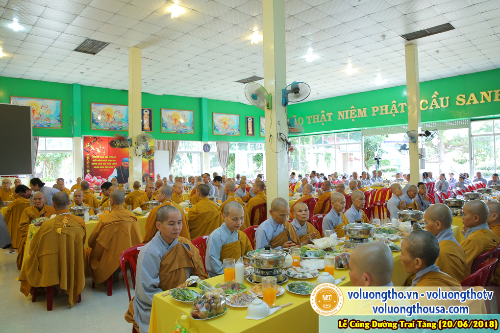 cung-duong-trai-tang-tai-chua-quan-the-am-ngay-20-6-2018-chua-quan-the-am-duc-trong-lam-dong-7.jpg
