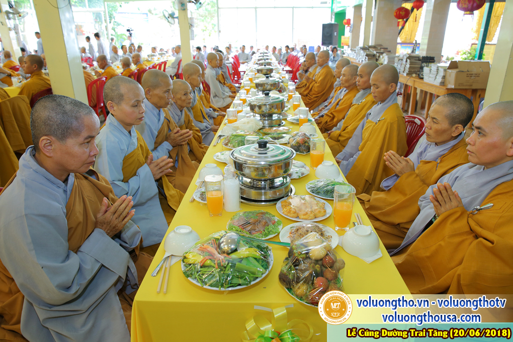 cung-duong-trai-tang-tai-chua-quan-the-am-ngay-20-6-2018-chua-quan-the-am-duc-trong-lam-dong-8.jpg