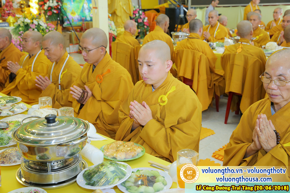 cung-duong-trai-tang-tai-chua-quan-the-am-ngay-20-6-2018-chua-quan-the-am-duc-trong-lam-dong-9.jpg