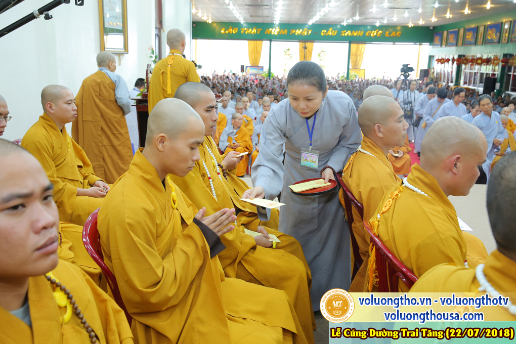 cung-duong-trai-tang-tai-chua-quan-the-am-ngay-22-7-2018-chua-quan-the-am-duc-trong-lam-dong-28.jpg
