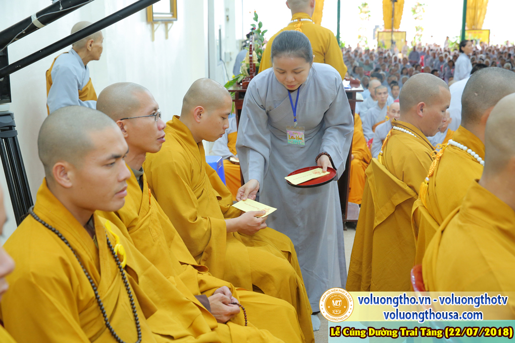 cung-duong-trai-tang-tai-chua-quan-the-am-ngay-22-7-2018-chua-quan-the-am-duc-trong-lam-dong-30.jpg