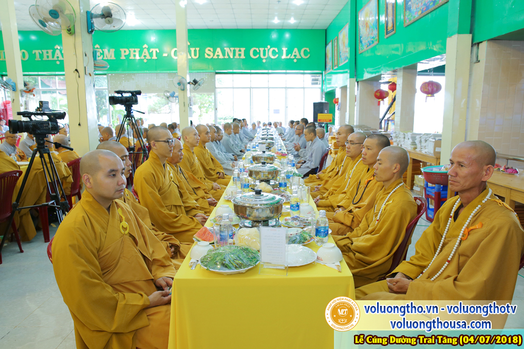 cung-duong-trai-tang-tai-chua-quan-the-am-ngay-4-7-2018-chua-quan-the-am-duc-trong-lam-dong-10.jpg