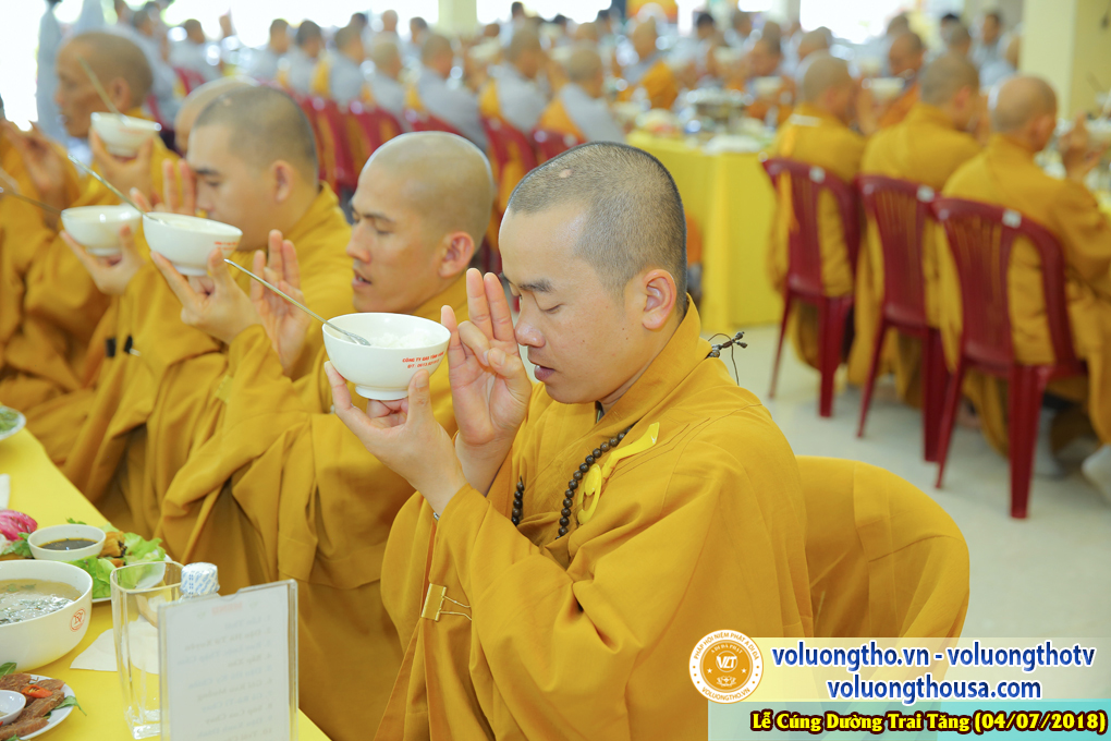 cung-duong-trai-tang-tai-chua-quan-the-am-ngay-4-7-2018-chua-quan-the-am-duc-trong-lam-dong-29.jpg