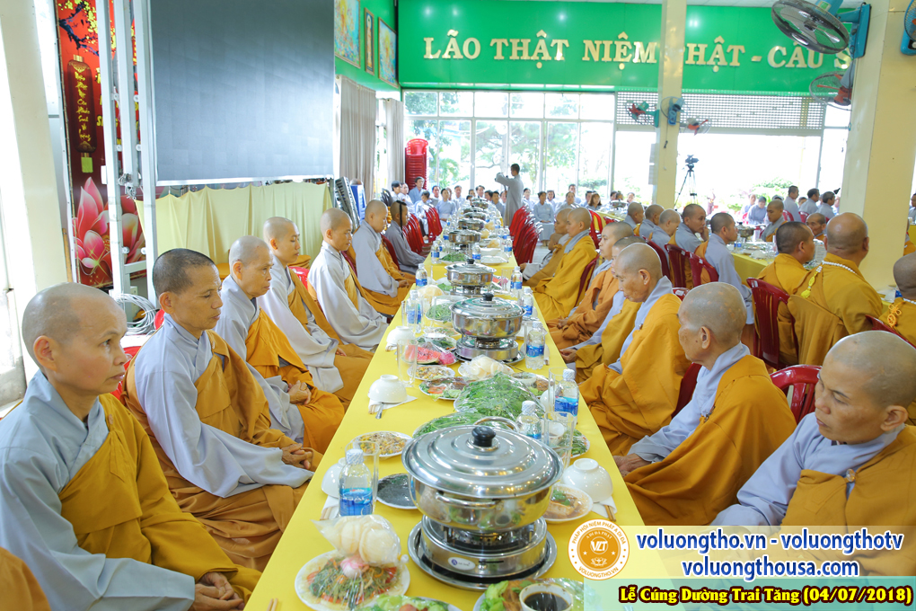 cung-duong-trai-tang-tai-chua-quan-the-am-ngay-4-7-2018-chua-quan-the-am-duc-trong-lam-dong-3.jpg