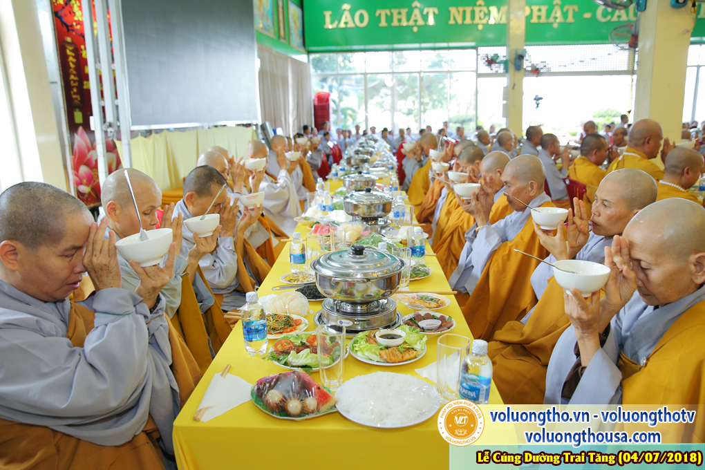 cung-duong-trai-tang-tai-chua-quan-the-am-ngay-4-7-2018-chua-quan-the-am-duc-trong-lam-dong-32.jpg