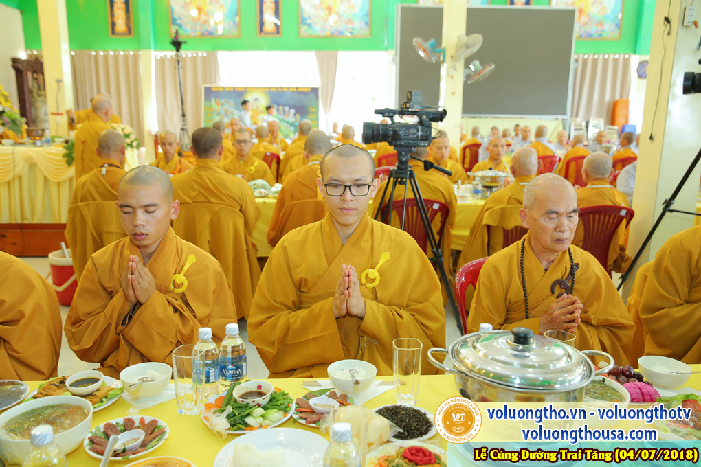 cung-duong-trai-tang-tai-chua-quan-the-am-ngay-4-7-2018-chua-quan-the-am-duc-trong-lam-dong-39.jpg