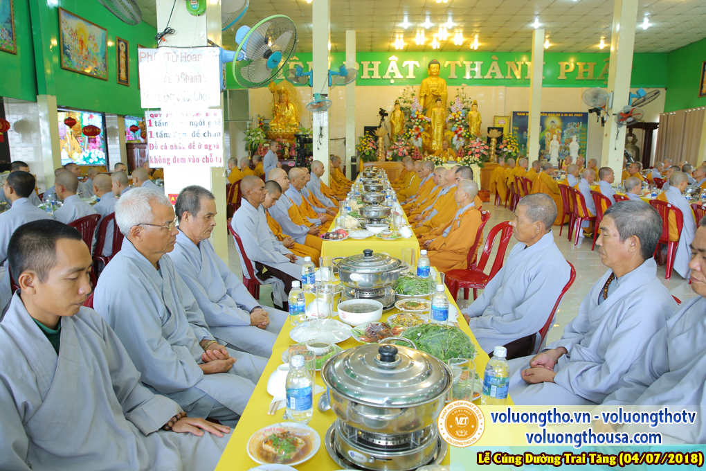 cung-duong-trai-tang-tai-chua-quan-the-am-ngay-4-7-2018-chua-quan-the-am-duc-trong-lam-dong-4.jpg