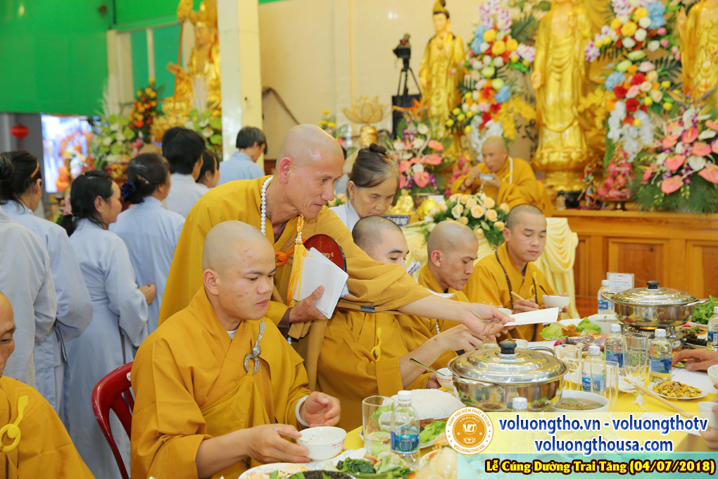 cung-duong-trai-tang-tai-chua-quan-the-am-ngay-4-7-2018-chua-quan-the-am-duc-trong-lam-dong-47.jpg