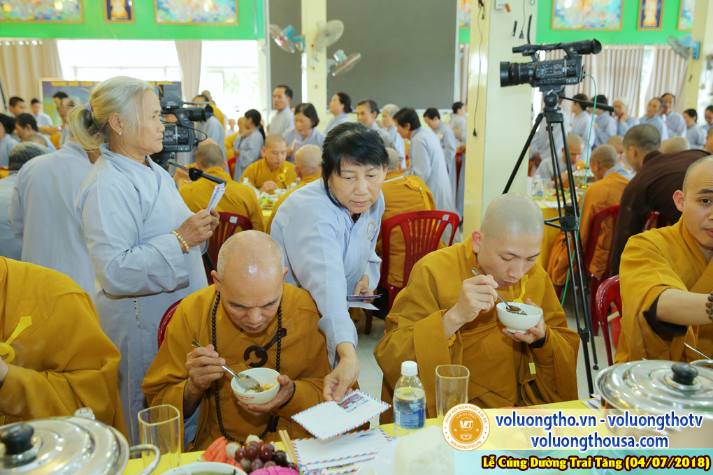 cung-duong-trai-tang-tai-chua-quan-the-am-ngay-4-7-2018-chua-quan-the-am-duc-trong-lam-dong-48.jpg