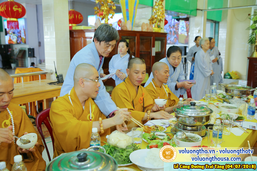 cung-duong-trai-tang-tai-chua-quan-the-am-ngay-4-7-2018-chua-quan-the-am-duc-trong-lam-dong-49.jpg