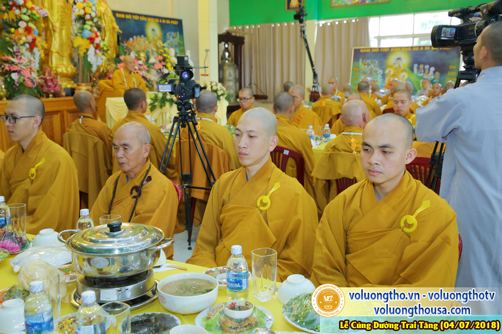 cung-duong-trai-tang-tai-chua-quan-the-am-ngay-4-7-2018-chua-quan-the-am-duc-trong-lam-dong-6.jpg