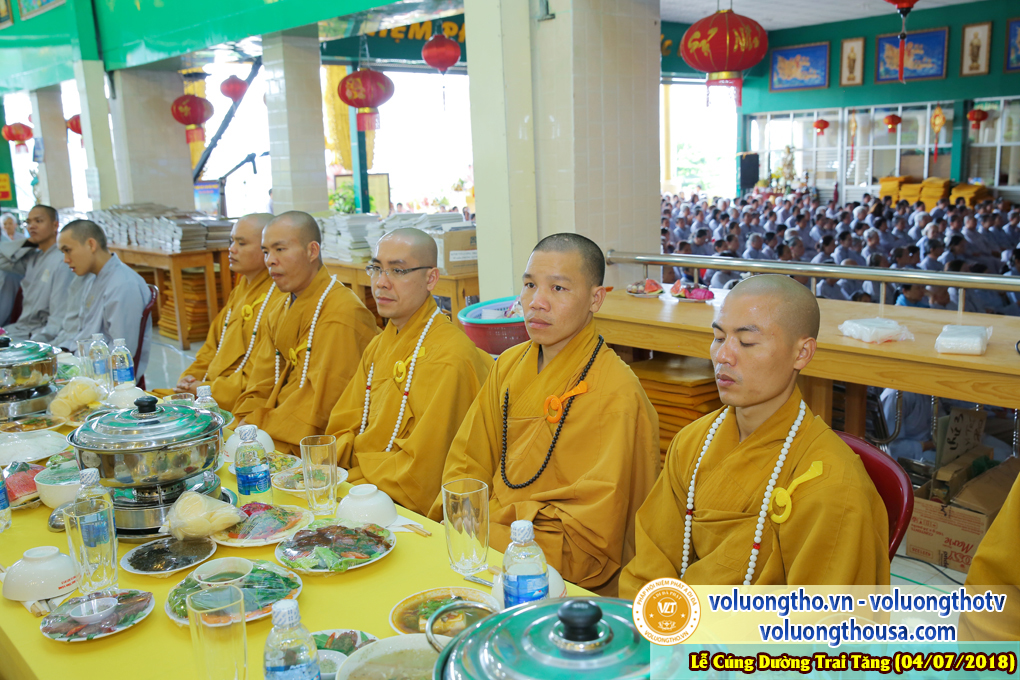 cung-duong-trai-tang-tai-chua-quan-the-am-ngay-4-7-2018-chua-quan-the-am-duc-trong-lam-dong-8.jpg